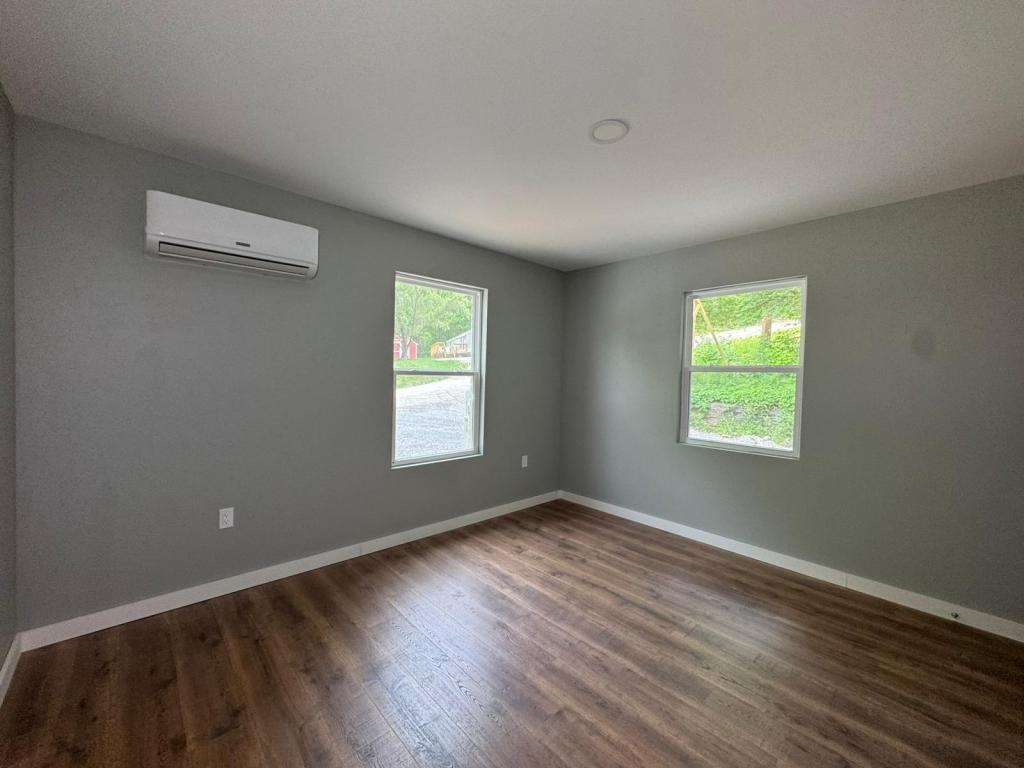 105 Jeffery Ln - Photo 2 of 8