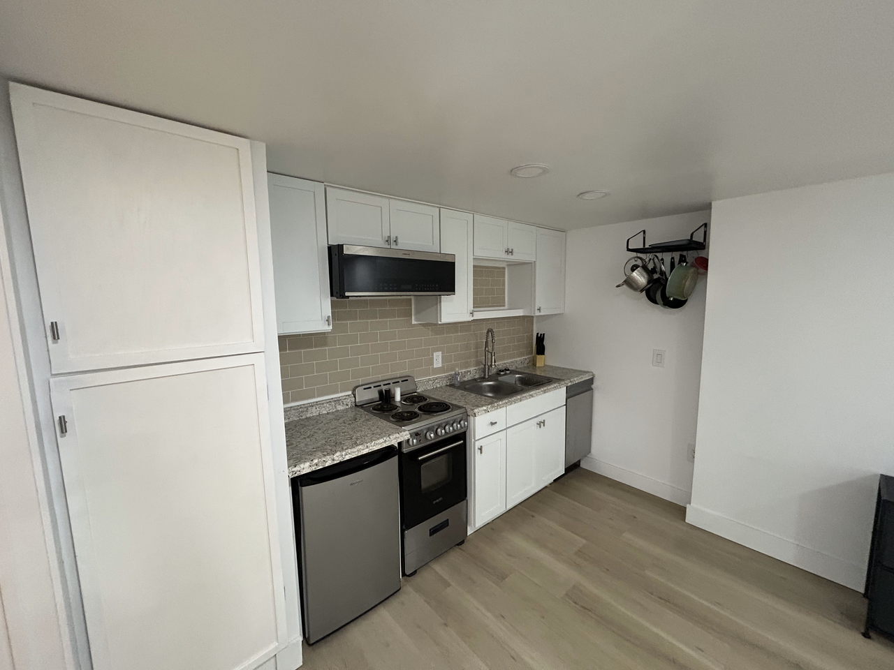 2504 W Starr St #B - Photo 3 of 9