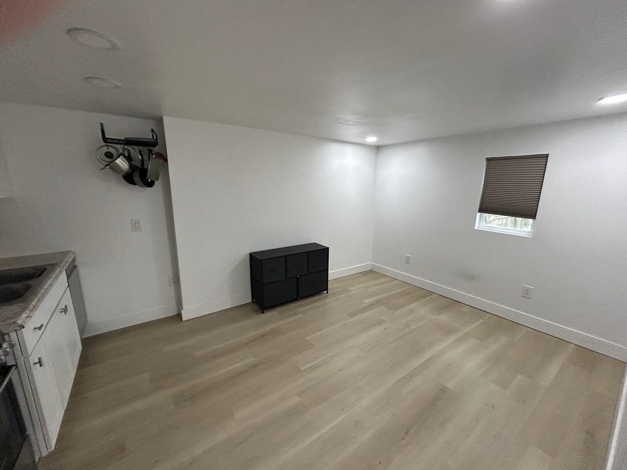 2504 W Starr St #B - Photo 7 of 9