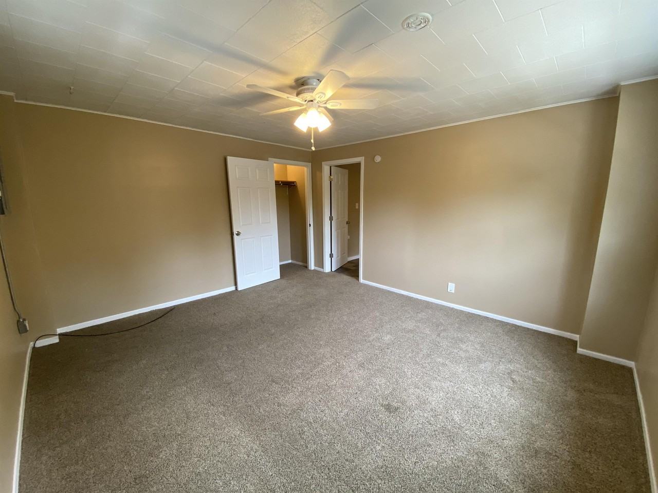 220 E 7th St #4 - Photo 3 of 9