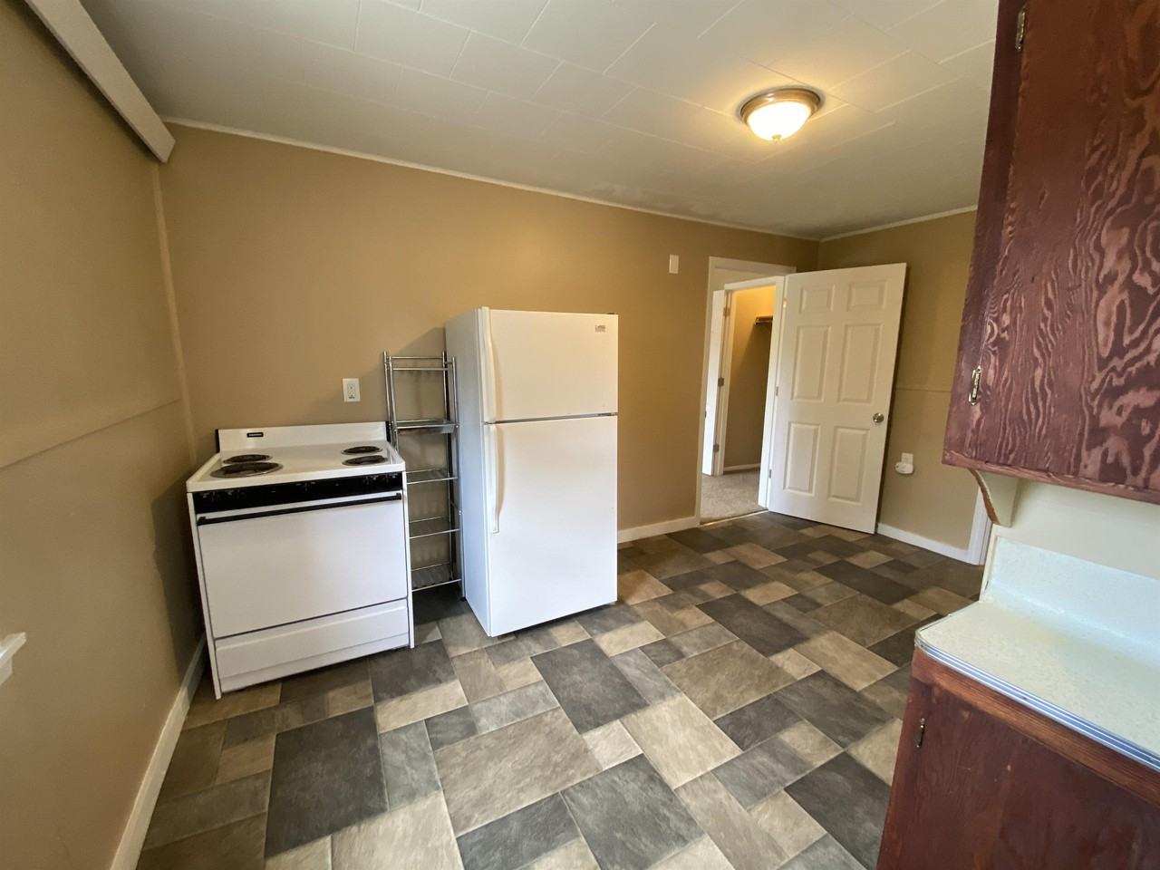 220 E 7th St #4 - Photo 7 of 9