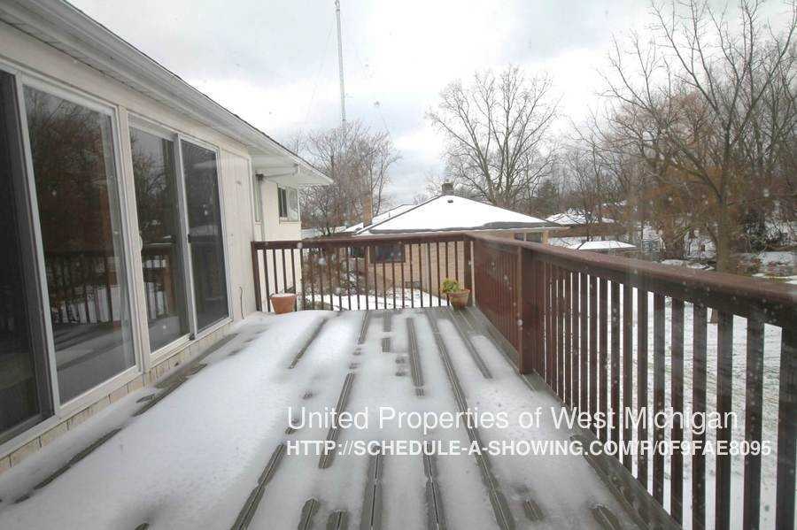 1041 28th St SE - Photo 3 of 32