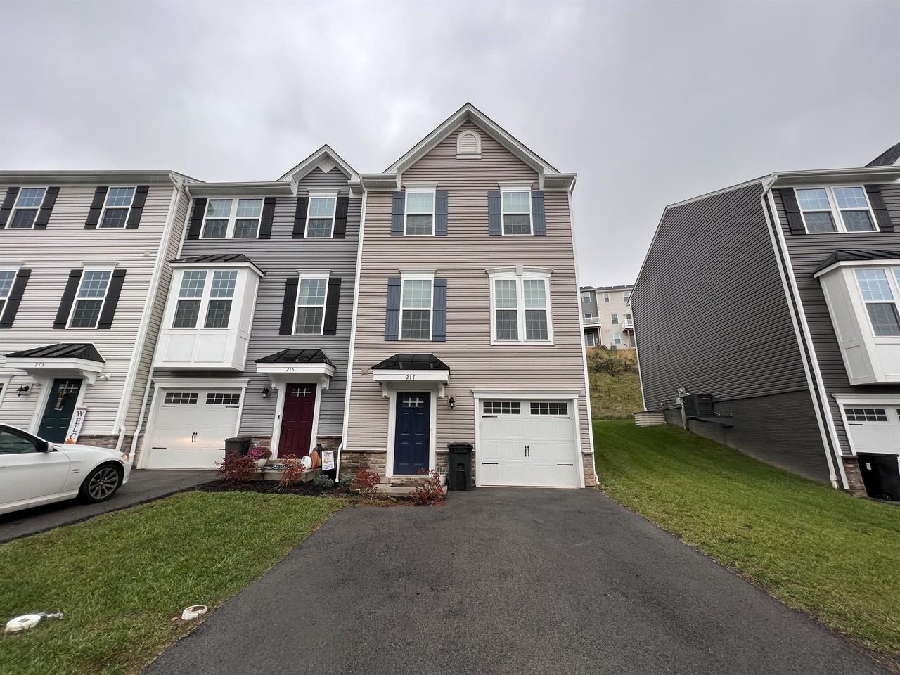 217 Stonehurst Dr #1 - Photo 3 of 29