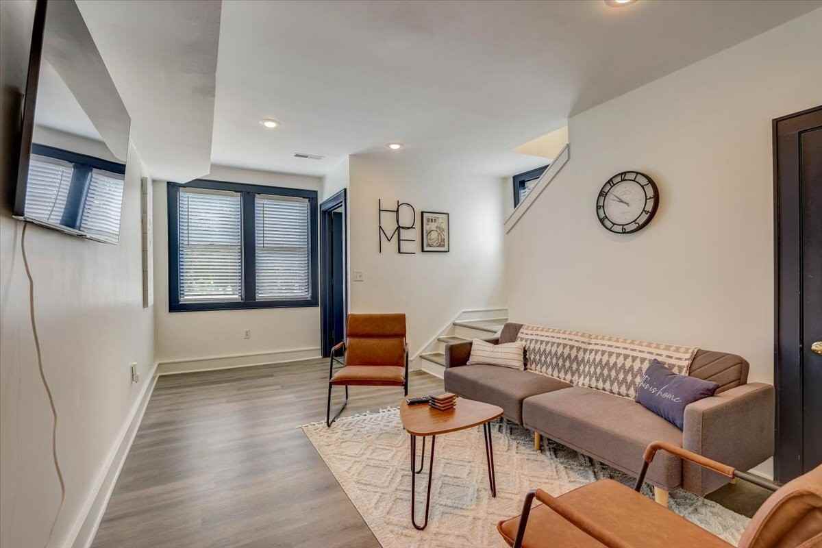 1855 N Pulaski St - Photo 3 of 17