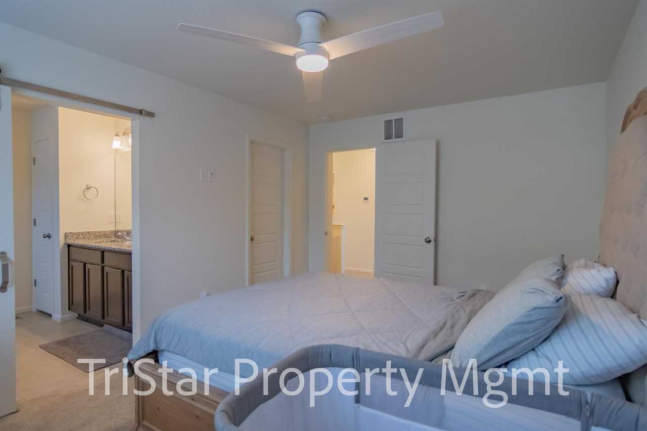 6137 Ashmore Ln - Photo 7 of 11