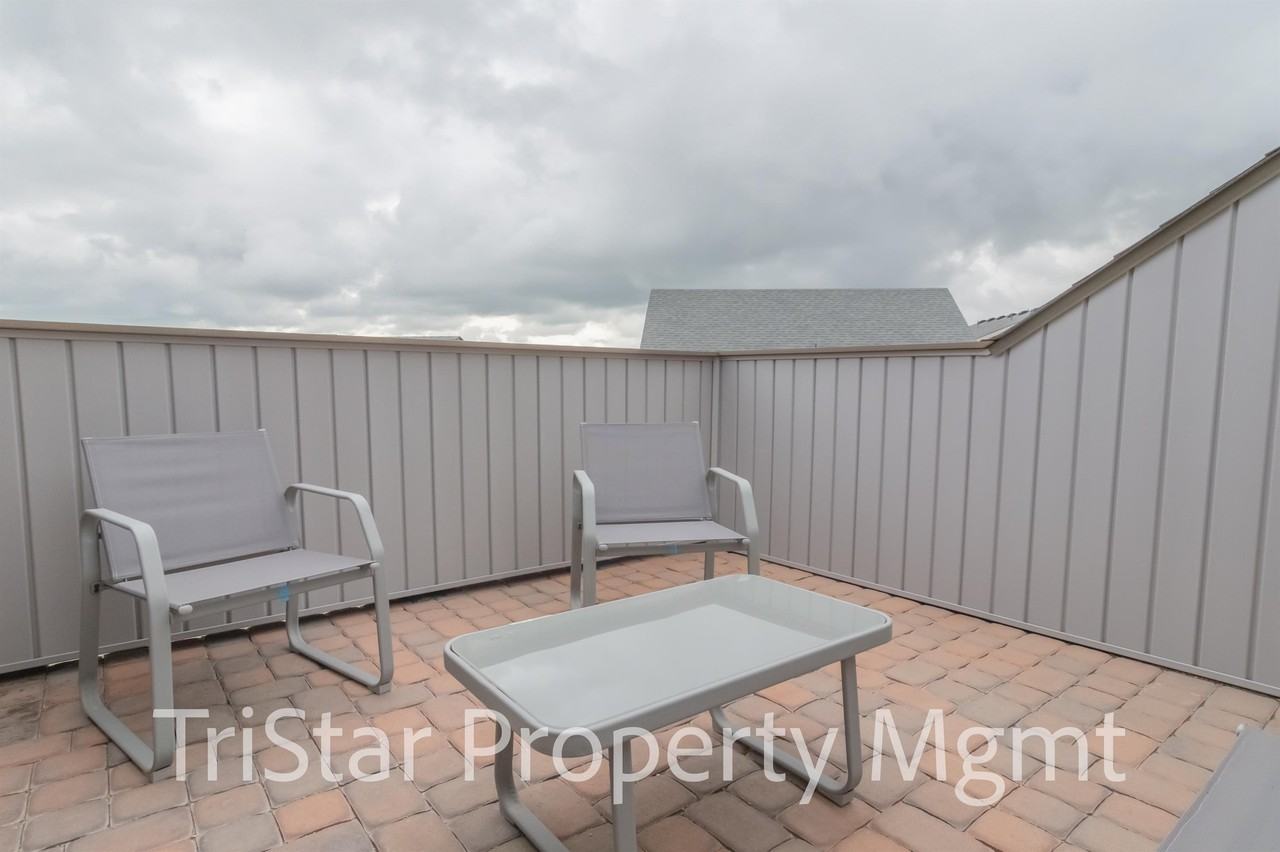6137 Ashmore Ln - Photo 3 of 11