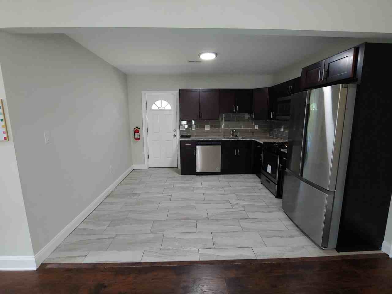 118 Jessup St - Photo 2 of 9