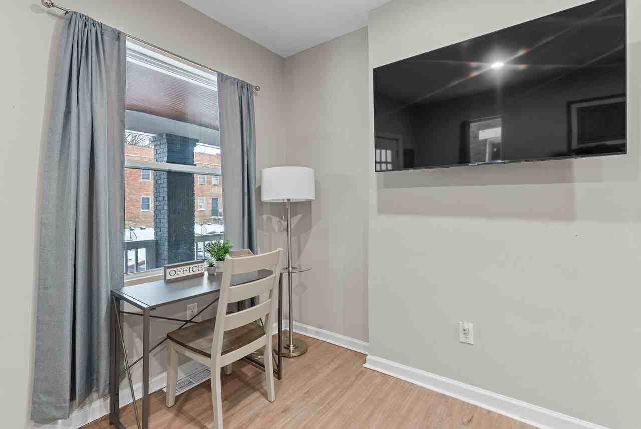 536 Oakwood Ave #536 - Photo 2 of 36