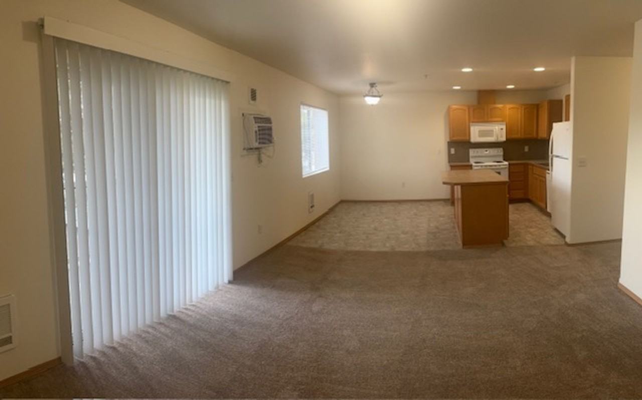 2035 - Photo 2 of 10