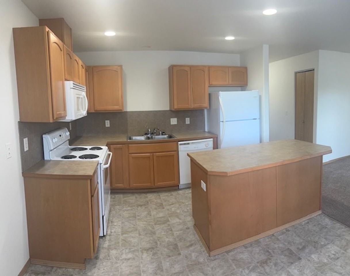 2035 - Photo 4 of 10