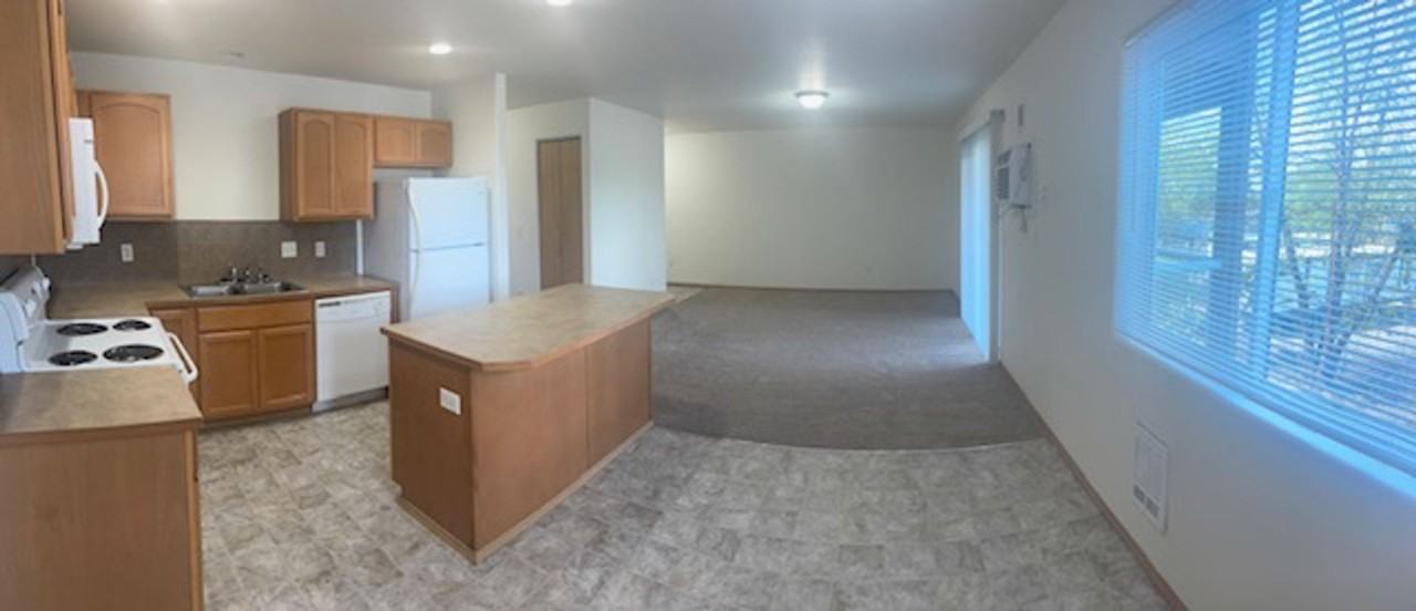 2035 - Photo 5 of 10