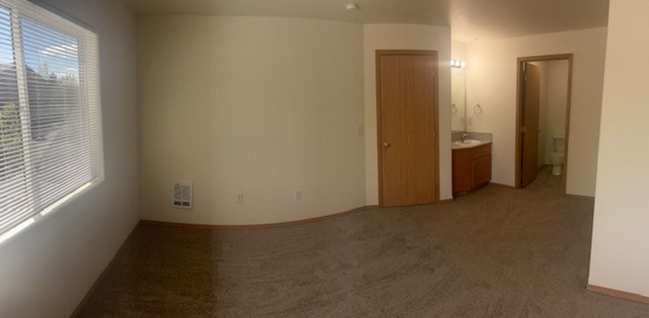 2035 - Photo 7 of 10