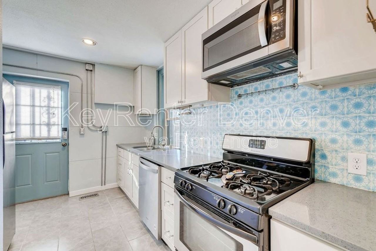 3341 Lawrence St - Photo 4 of 28