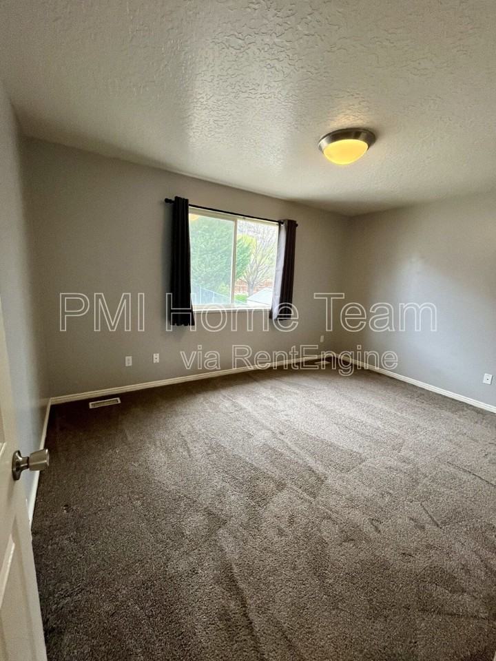 1222 N Willard Peak Dr - Photo 4 of 19
