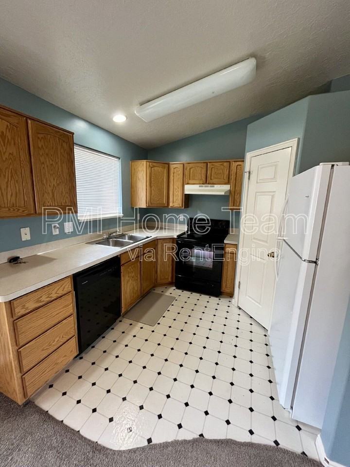 1222 N Willard Peak Dr - Photo 4 of 18