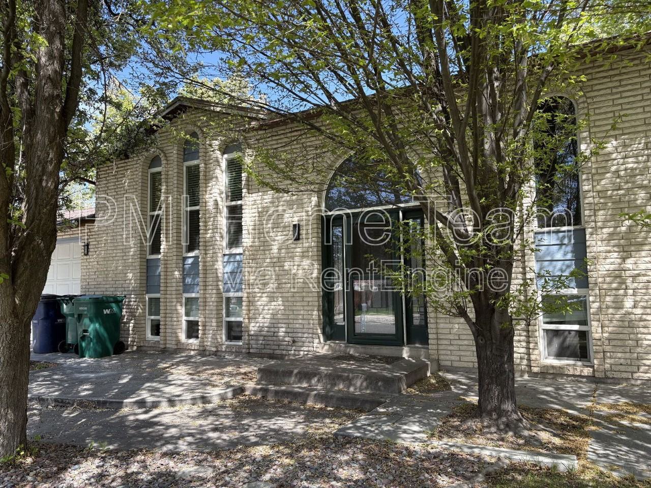 6068 S 2850 W - Photo 2 of 2