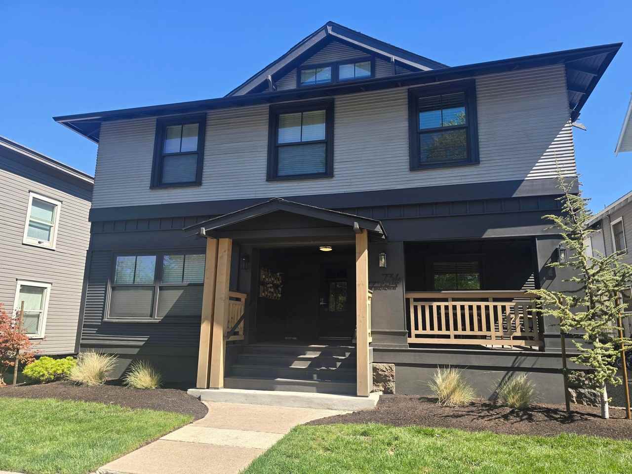 170-734 Broadway Apartments, Bend - Photo 3 of 4