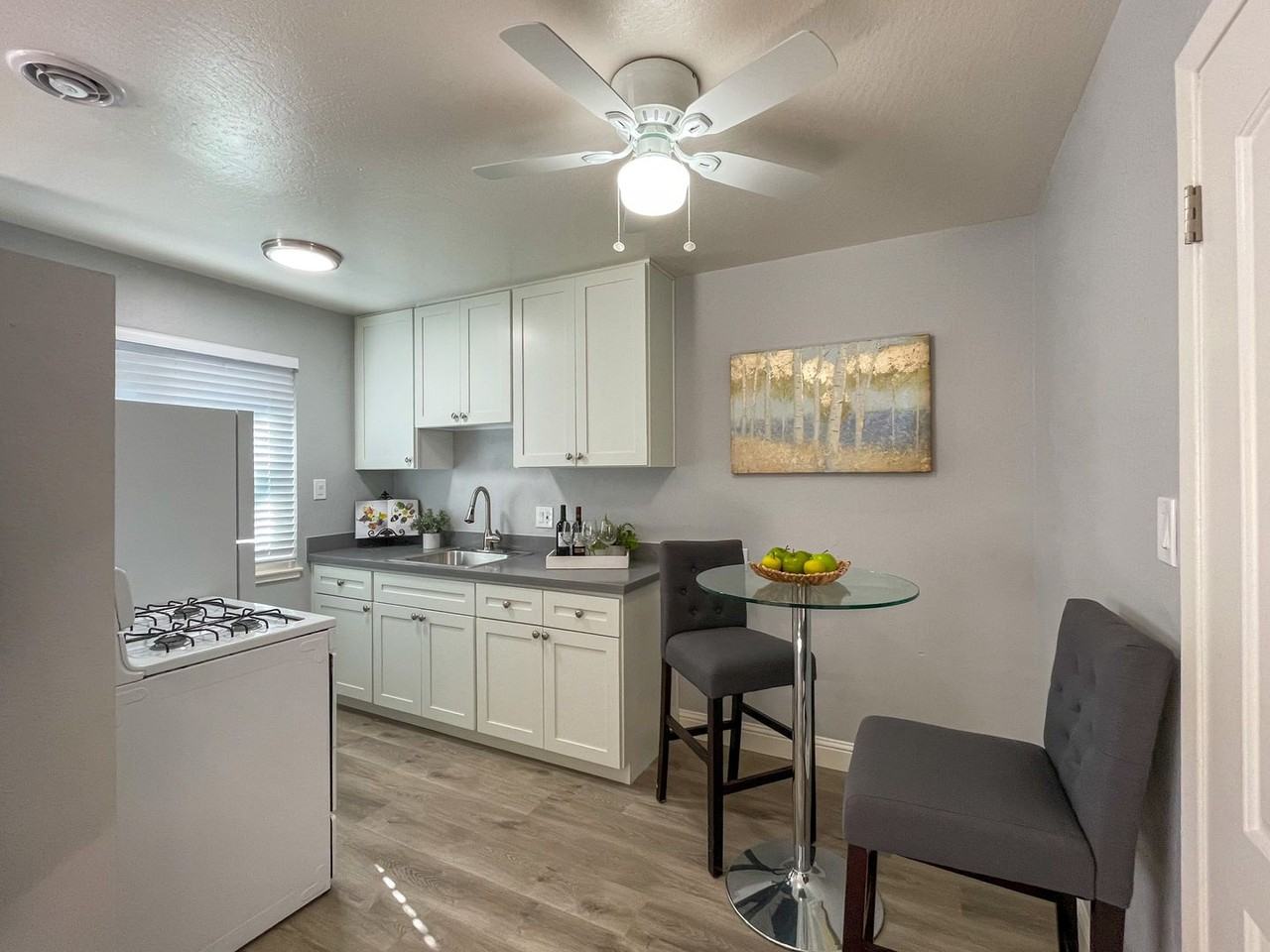 Sunset Crossings at 3401 Balmoral Drive, Sacramento - Photo 2 of 46