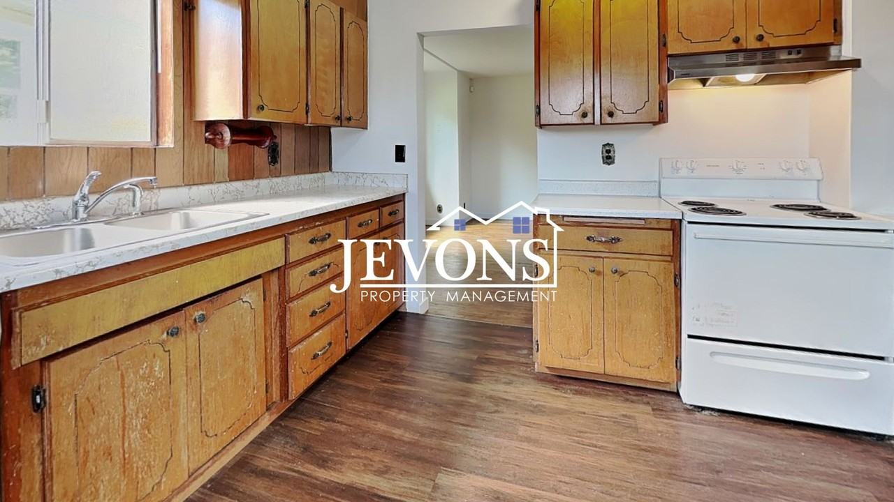 1823 S Adams St - Photo 4 of 43