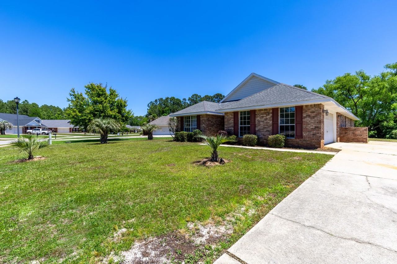 1476 W Fairway Dr - Photo 2 of 20