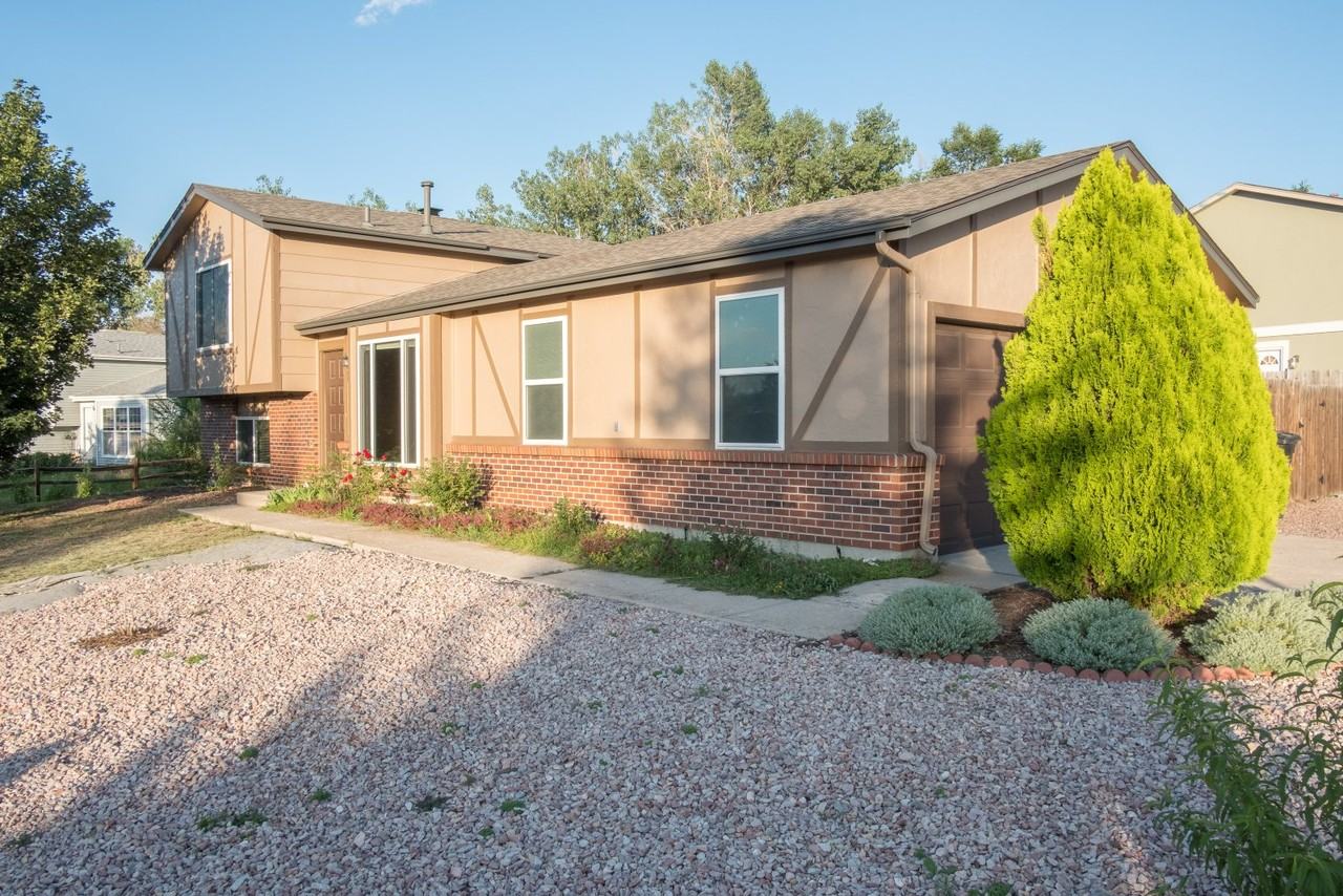 6567 Charter Dr - Photo 3 of 27