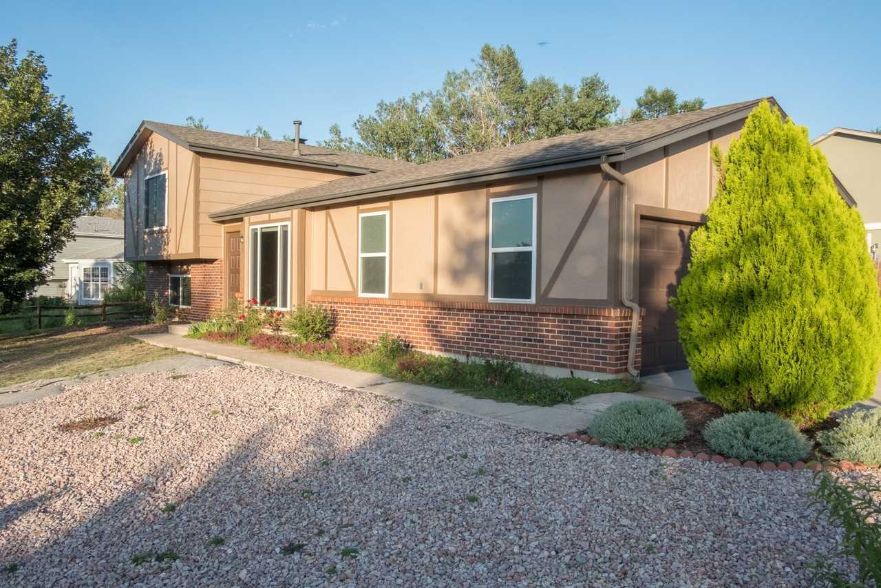 6567 Charter Dr - Photo 4 of 27