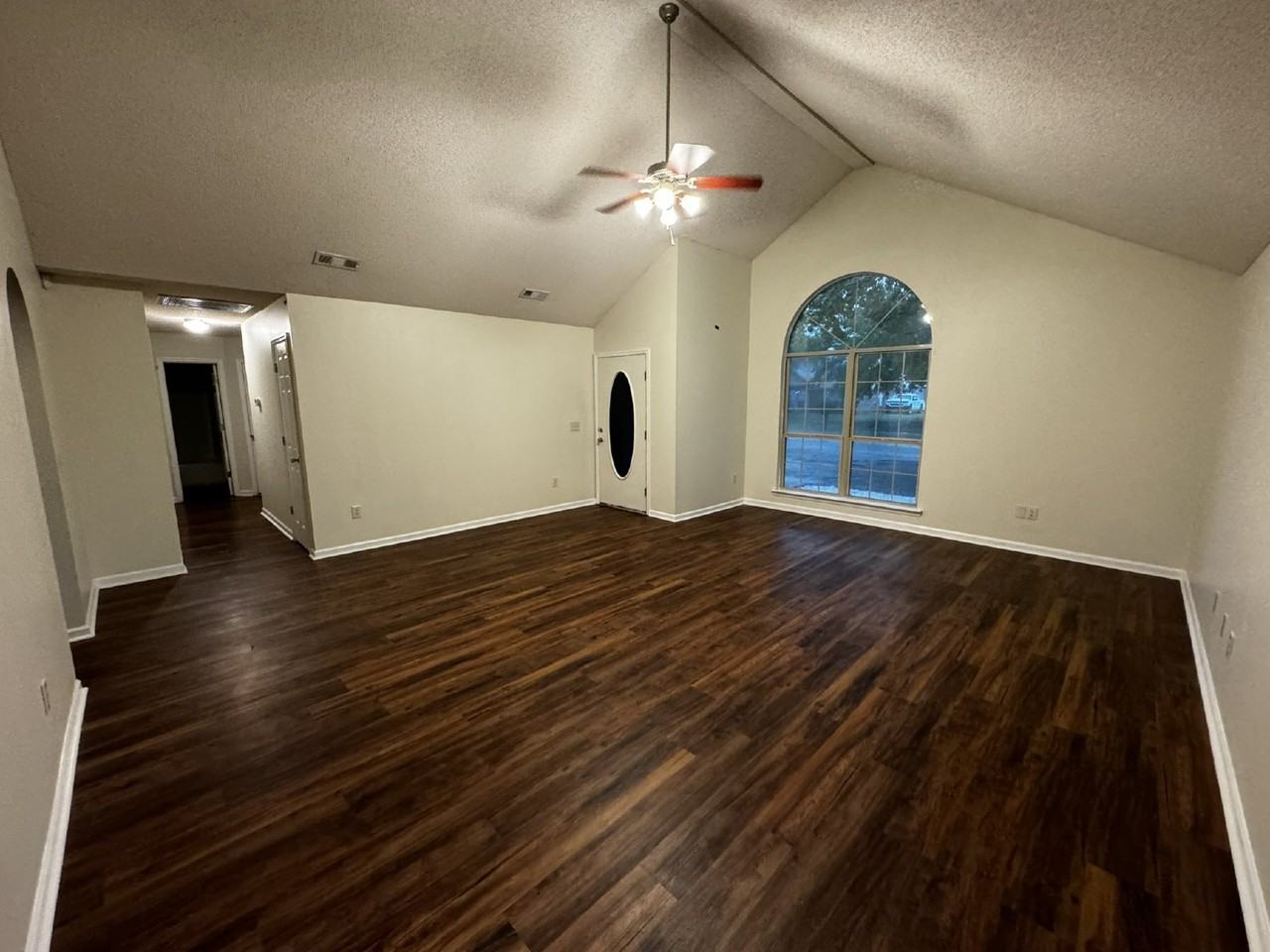 147 Wayfair Ln - Photo 3 of 15