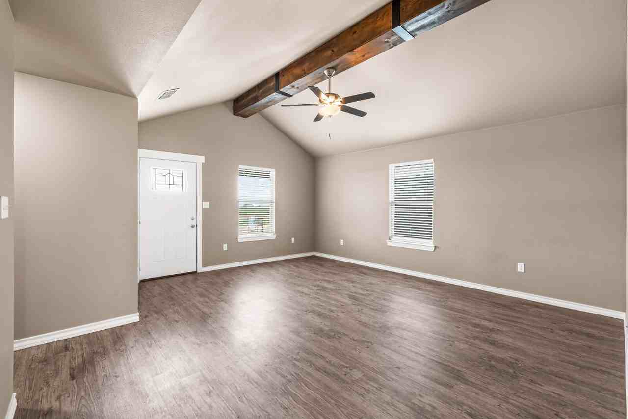 709 15th St - Photo 3 of 20