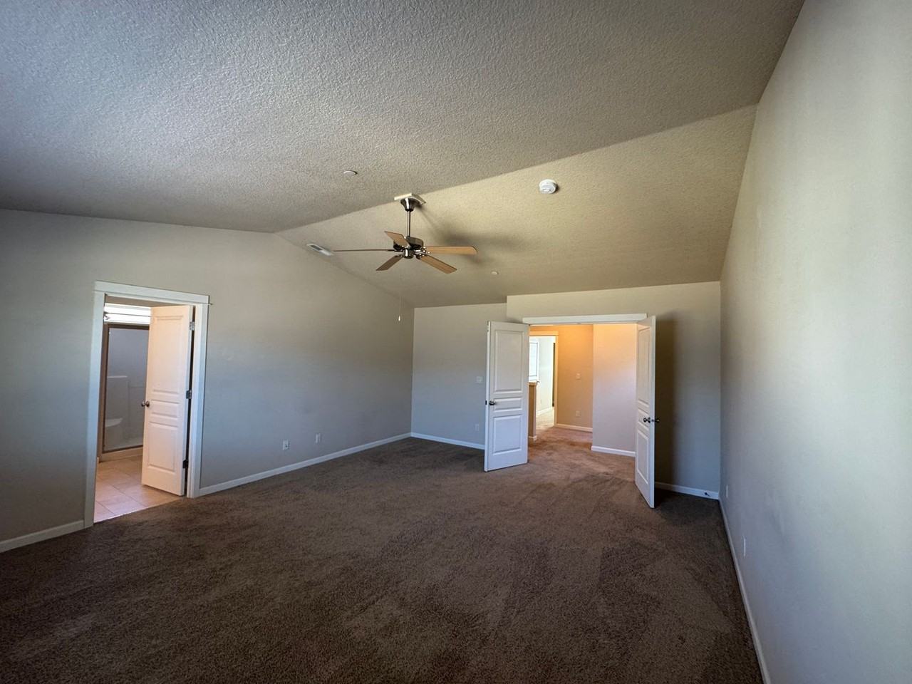 3008 Ne 74th St - Photo 5 of 35