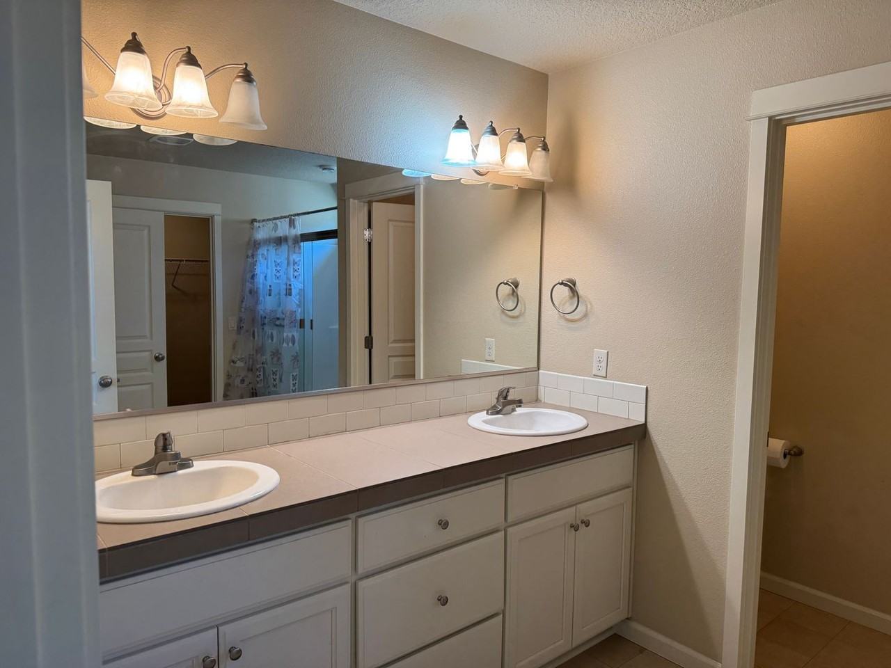 3008 Ne 74th St - Photo 6 of 35