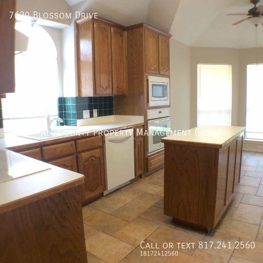 7620 Blossom Dr - Photo 3 of 14