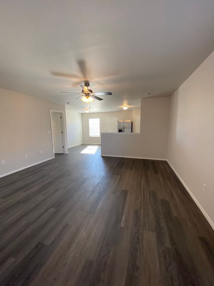 2404 E Fennec St - Photo 5 of 18