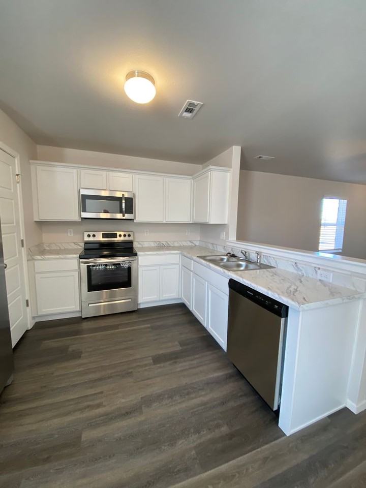 2404 E Fennec St - Photo 6 of 18