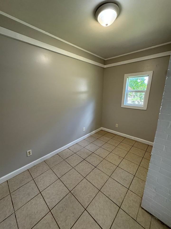 1222 Forman Dr - Photo 3 of 8