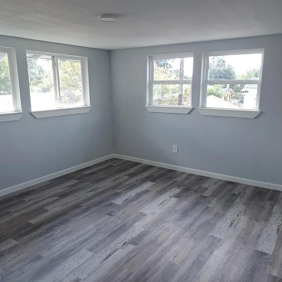 539 Hicks Ave - Photo 4 of 16