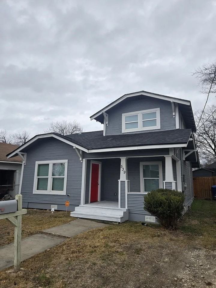 539 Hicks Ave - Photo 6 of 16