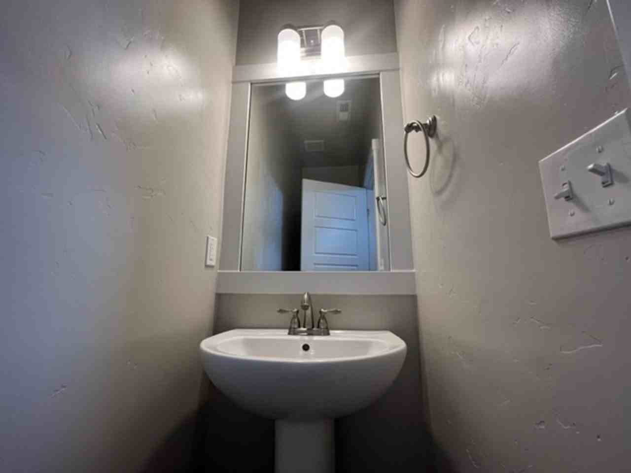 128 N Sevenoaks Ave - Photo 4 of 24