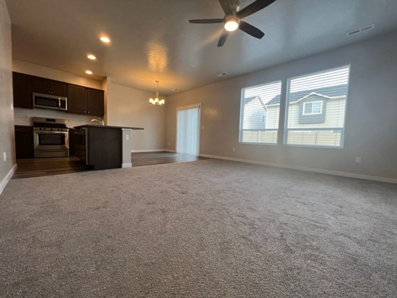 128 N Sevenoaks Ave - Photo 5 of 24