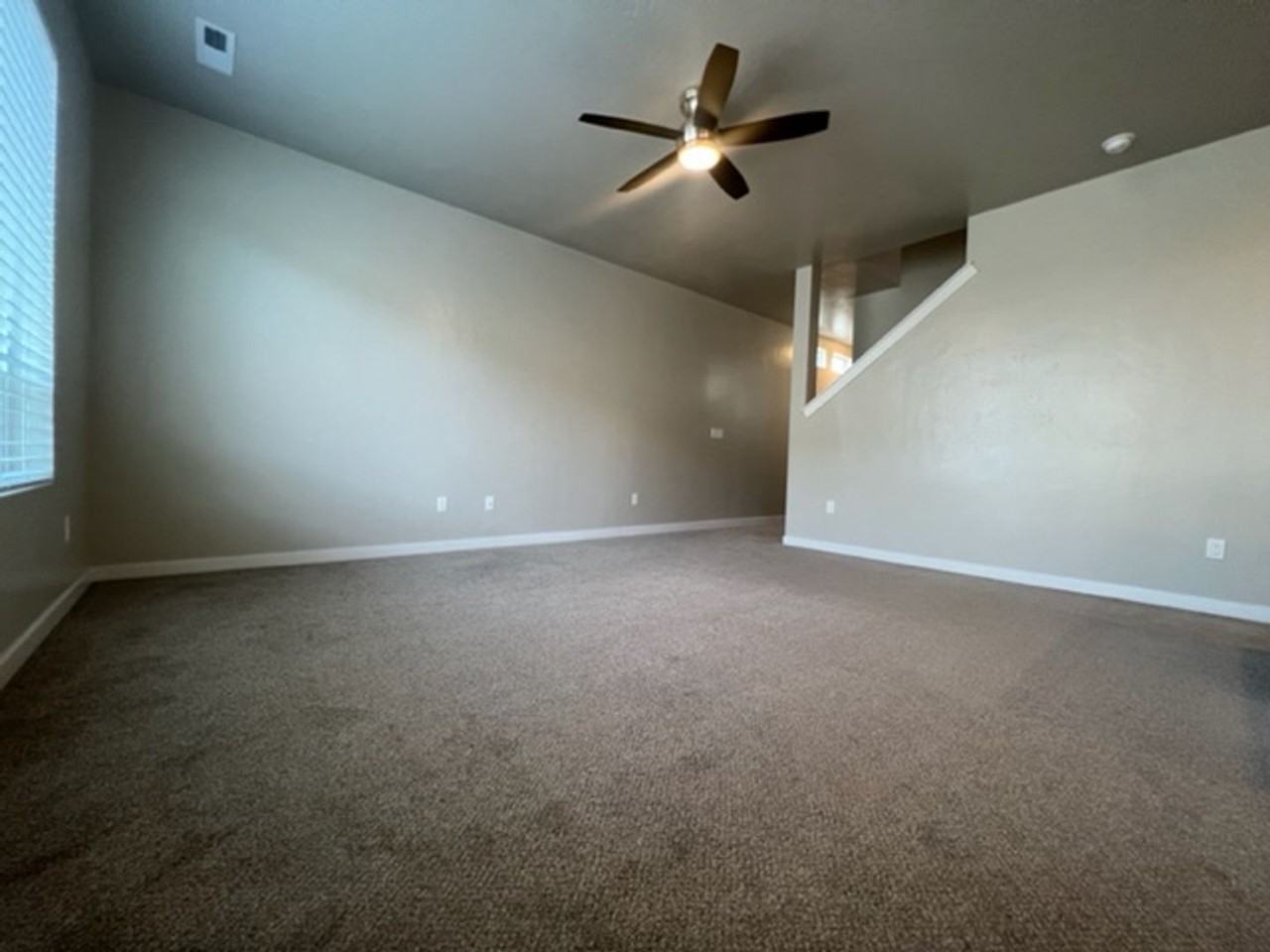 128 N Sevenoaks Ave - Photo 6 of 24