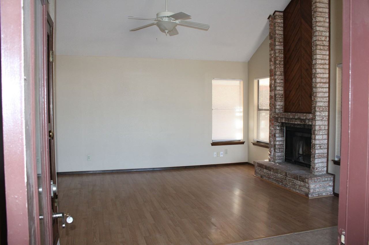 1719 Bogart Pl - Photo 2 of 23