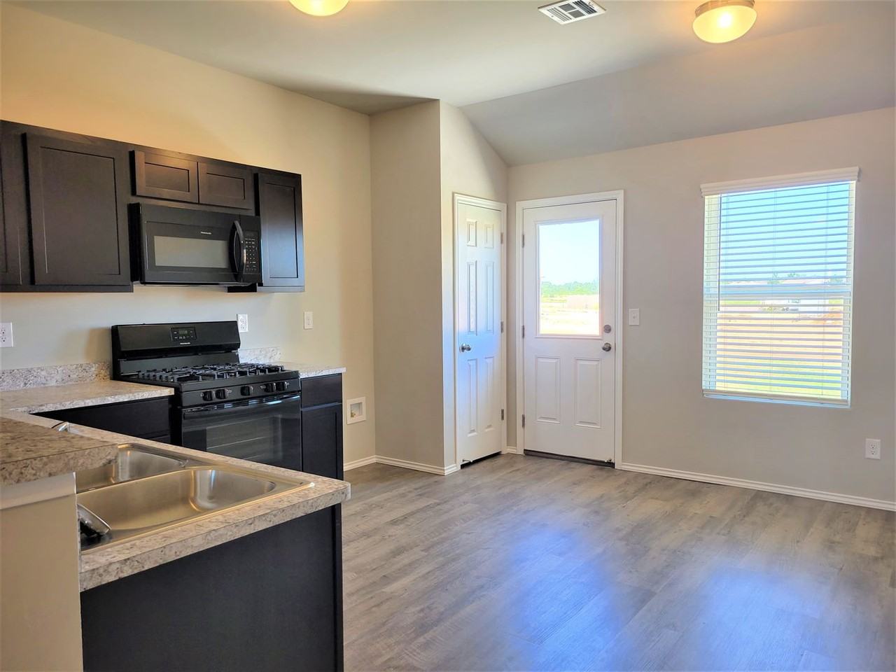 21215 Winding Brook - Photo 4 of 14