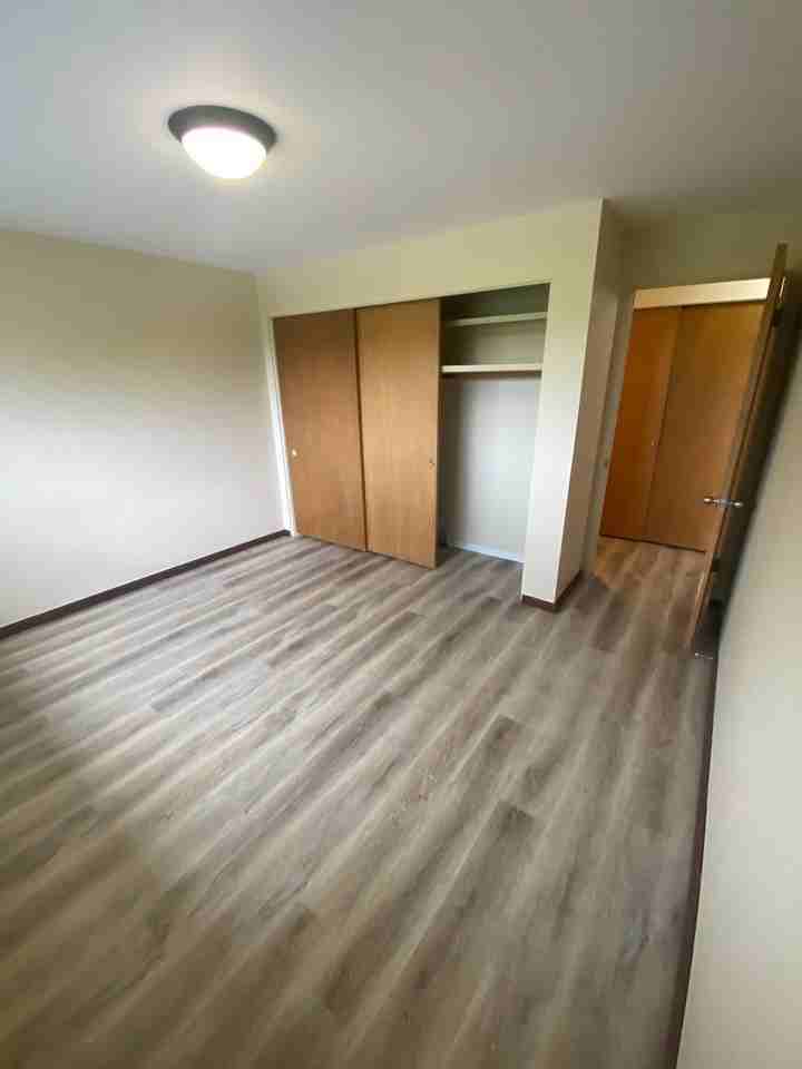 Portage Shore Apartments - Photo 5 of 15