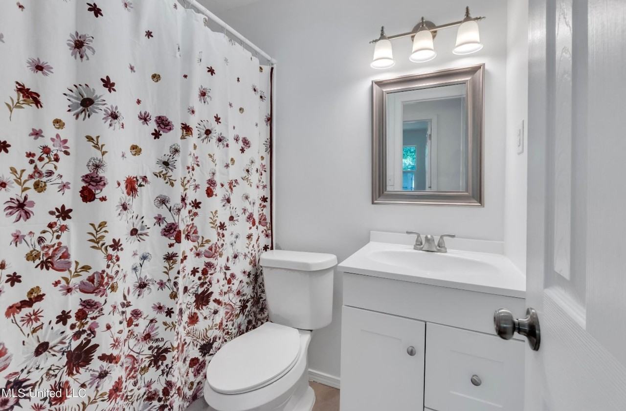 2211 Tucker Ave - Photo 3 of 7