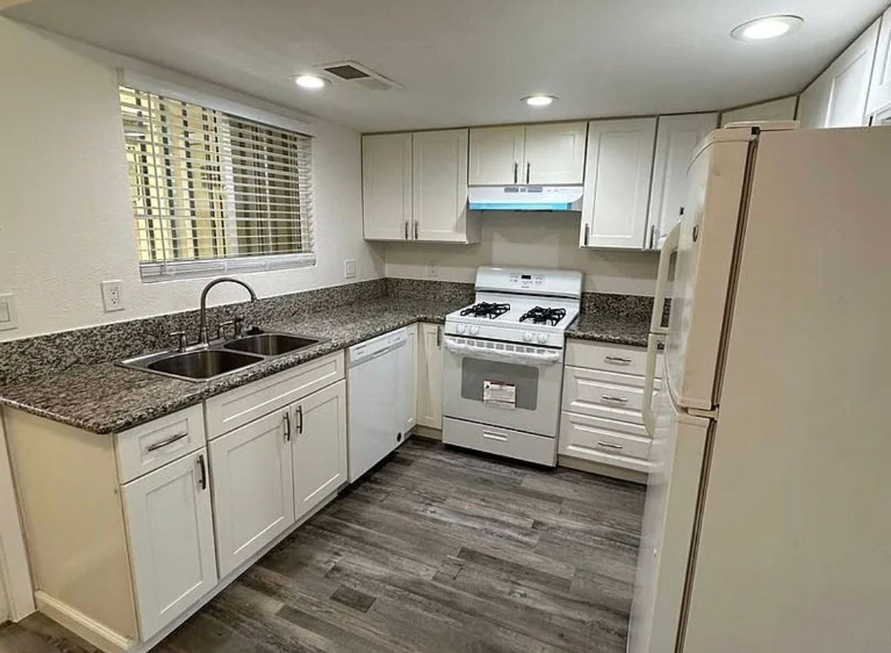 3 Bedroom / 2 Bathroom $1,650 - Photo 4 of 10