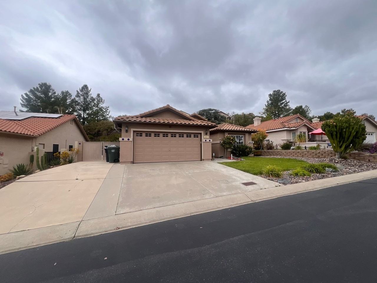 2081 Larkspur Dr - Photo 2 of 38