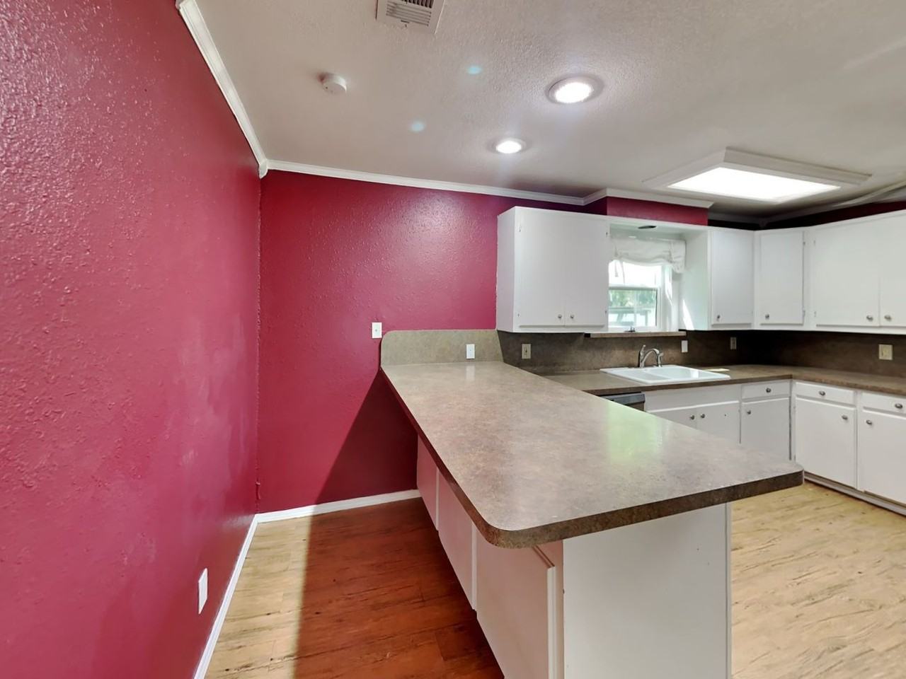 5729 Wilson Rd - Photo 5 of 26