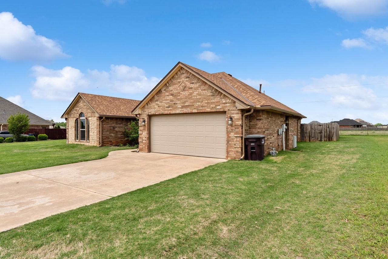 10826 Jeremiah Way - Photo 2 of 44