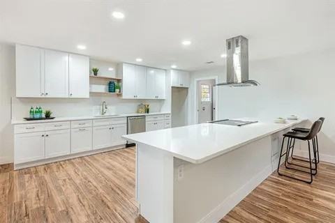 1702 Bristol Ct N #NA - Photo 6 of 19