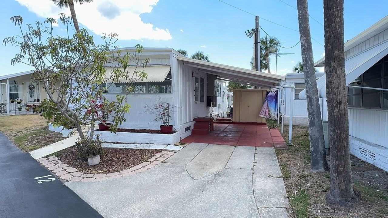 4851 W Gandy Blvd #L12