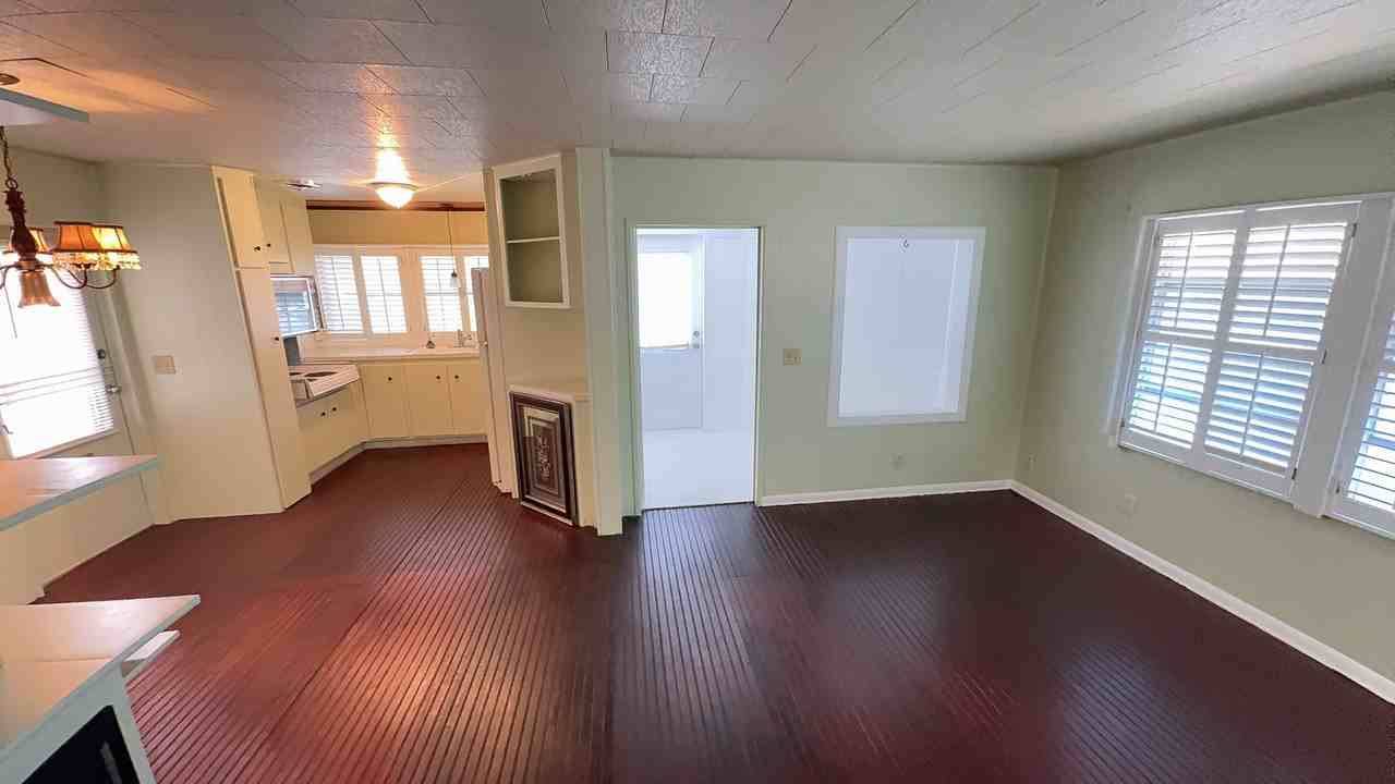 4851 W Gandy Blvd #L12 - Photo 3 of 37